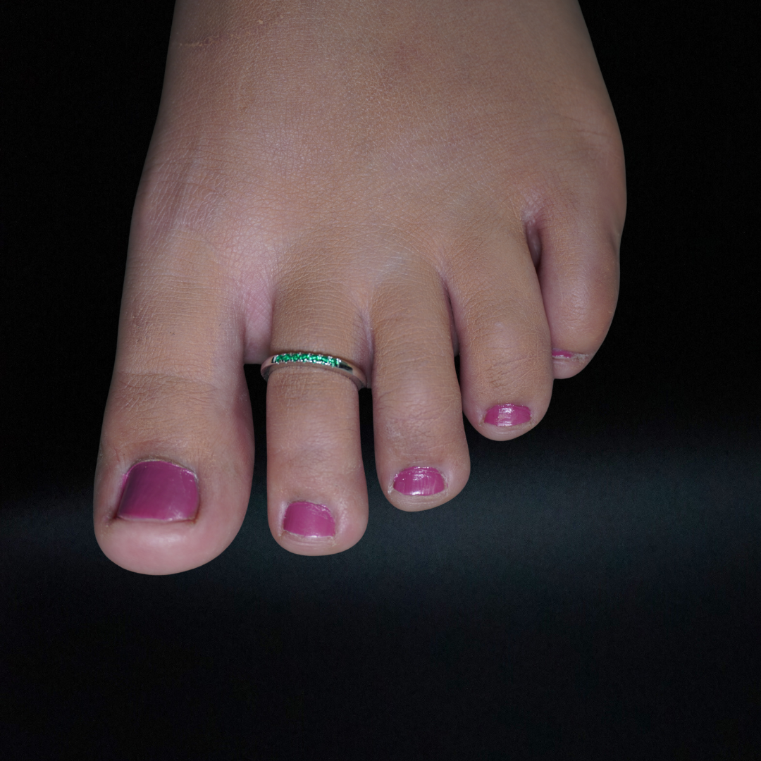 Green Stone Sleek Band Toe Ring